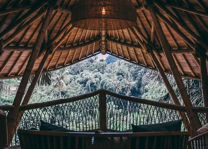Villa Aura House 2bds Eco Bamboo House, Pool, River View Bringkit