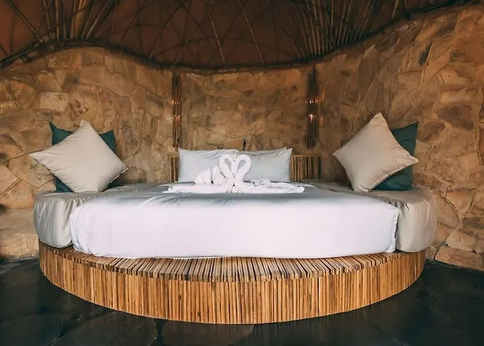 Aura House 2bds Eco Bamboo House, Pool, River View * Bringkit