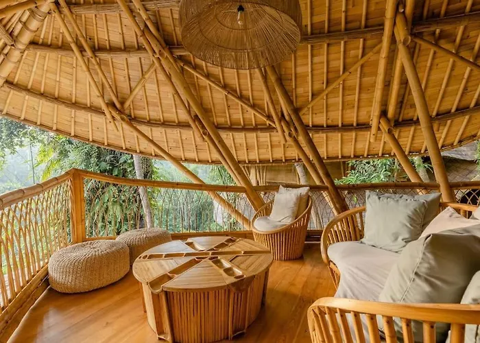 Aura House 2bds Eco Bamboo House, Pool, River View Villa Bringkit