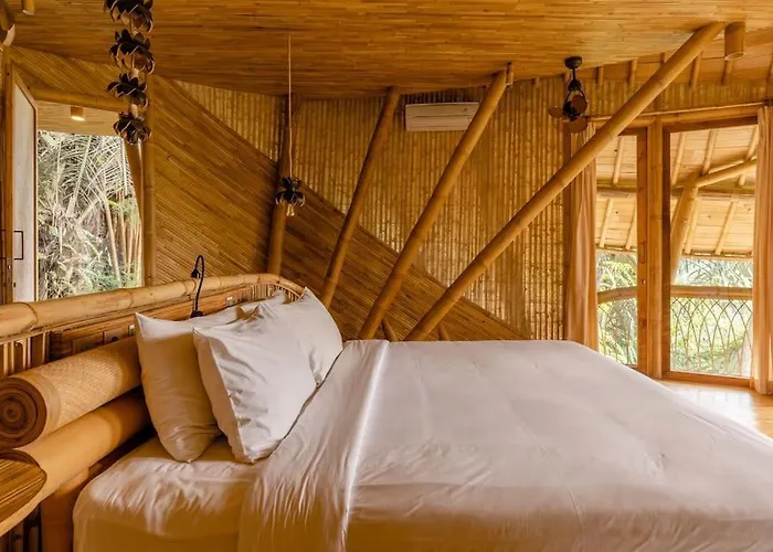 Aura House 2bds Eco Bamboo House, Pool, River View Bringkit