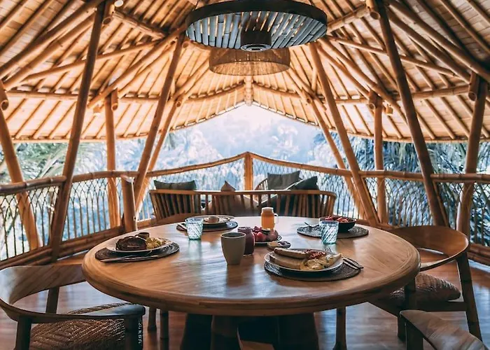 Aura House 2bds Eco Bamboo House, Pool, River View Villa Bringkit